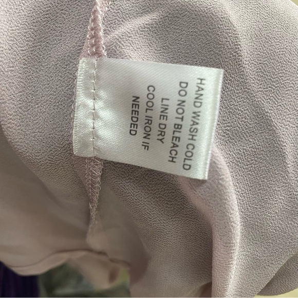 Tobi Sleeveless Deep V-Neck Blouse in Mauve Size S - Picture 9 of 9